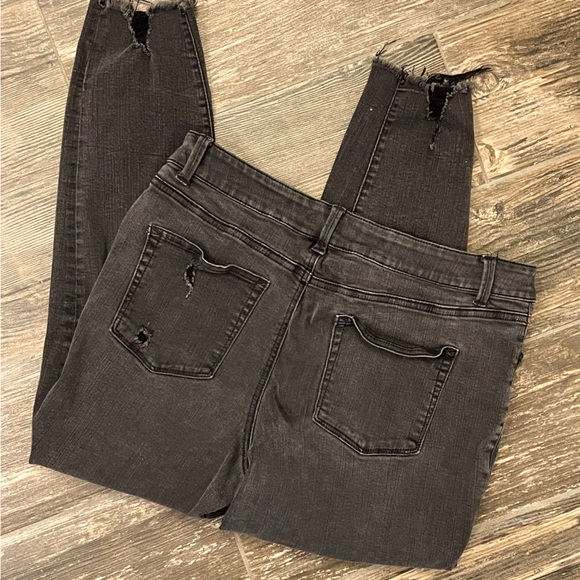 Maurice’s Sz XL Reg Distressed Black Denim Jean Jegging - Picture 5 of 10